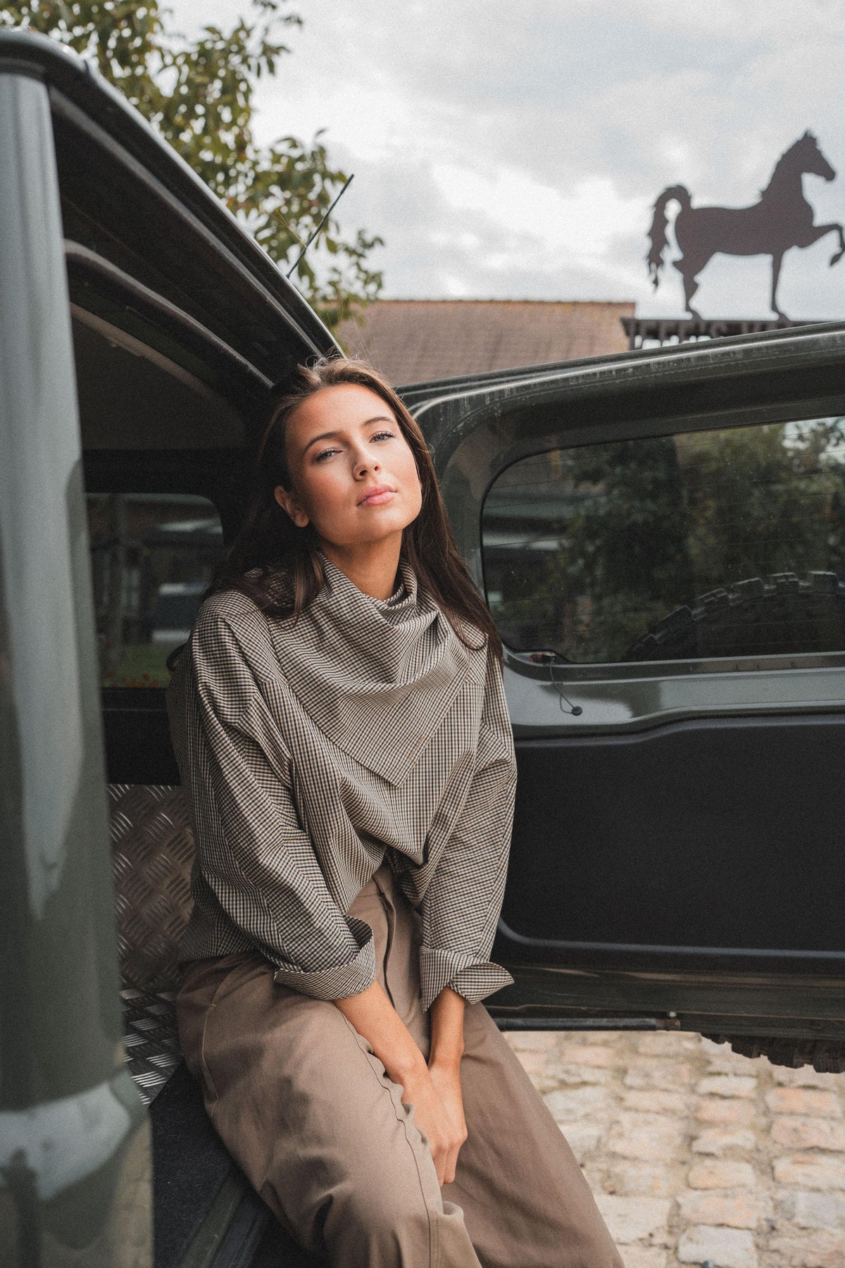 BERLIN - Oversized scarf blouse - Brown / Navy checks